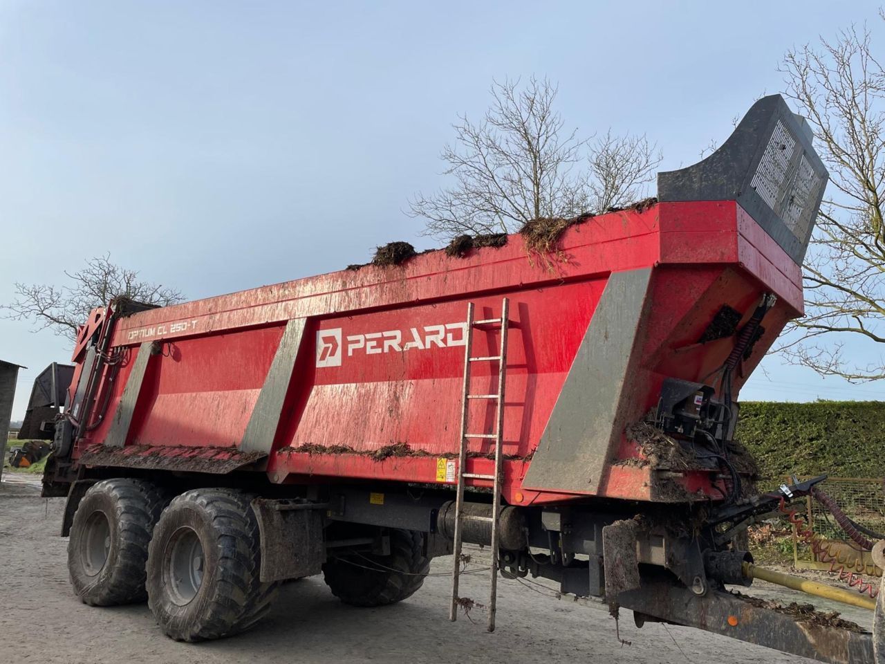E-FARM: Perard cl 250 t - Spandicompost e spandiletame - id ND35ANP - Anno di costruzione: 2023 - Francia