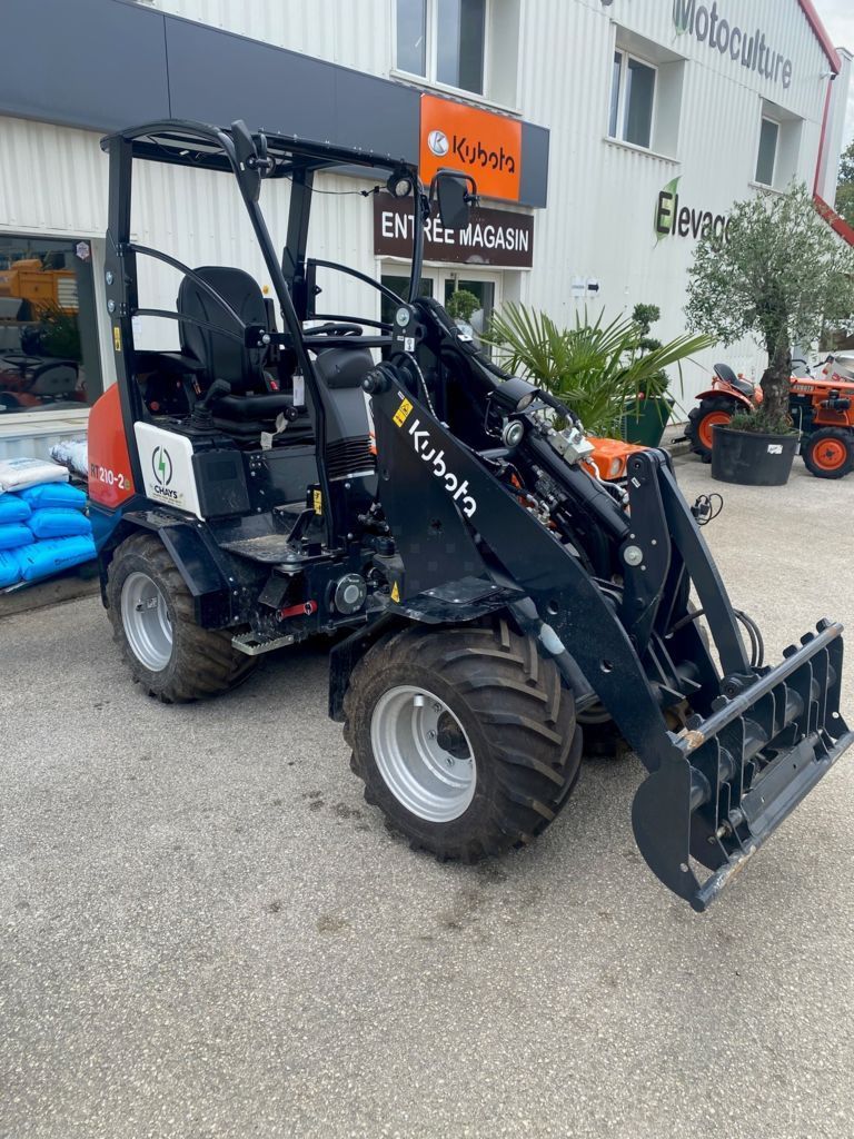 E-FARM: Kubota rt 210 e - Mini-chargeuse - id FB8IUB2 - Année: 2023 - France