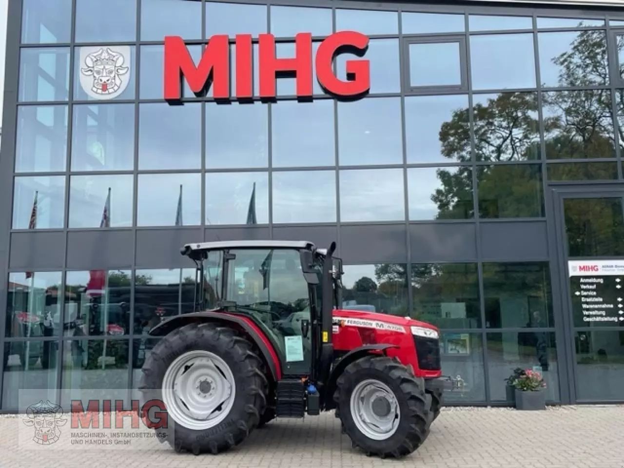 E-FARM: Massey Ferguson 4708 - Traktor - id PM8RXUE - 41.000 € - Baujahr: 2022 - Abgelesene Motorstunden: 132,Motorleistung (PS): 86,Deutschland