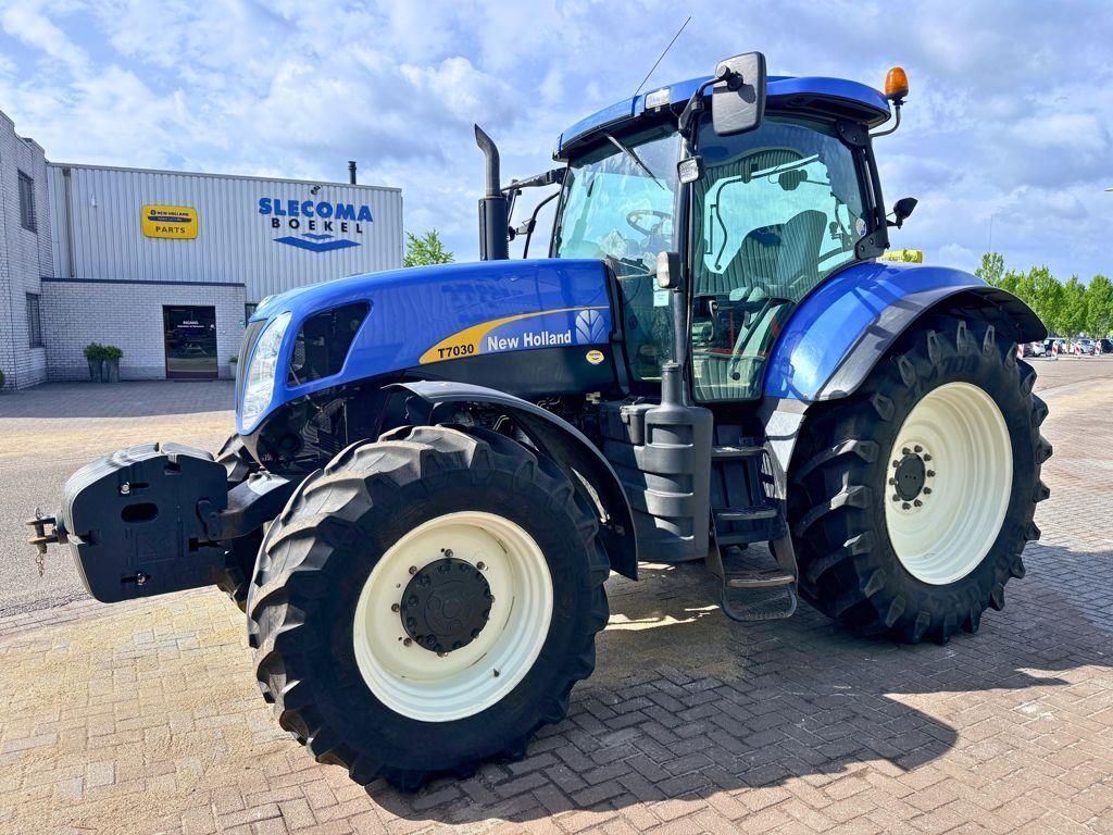 New Holland T 7030 Traktor 54.500 €