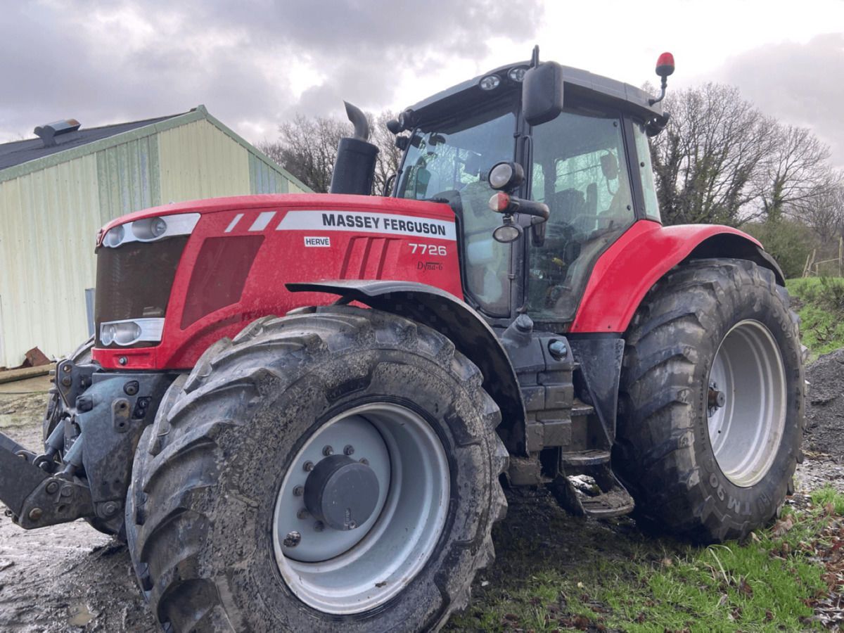 E-FARM: Massey Ferguson 7726 Exclusive - Traktor - id NHDZAEQ - 64 000 EUR - Gyártási év: 2015 - Üzemóra (motor): 5600,Franciaország