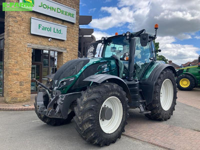 E-FARM: Valtra T214 - Tractor - id 8XNFL3L - €62,814 - Year of construction: 2016 - Engine hours: 3,970,Engine power (HP): 210,United Kingdom