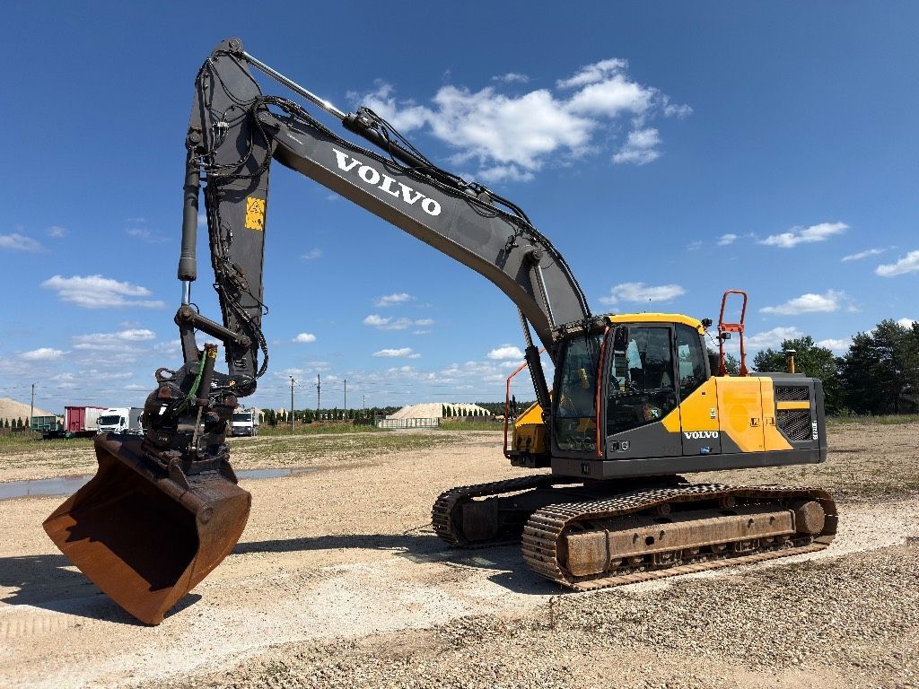 VOLVO ec 220 el Koparka gąsienicowa 80 662 €