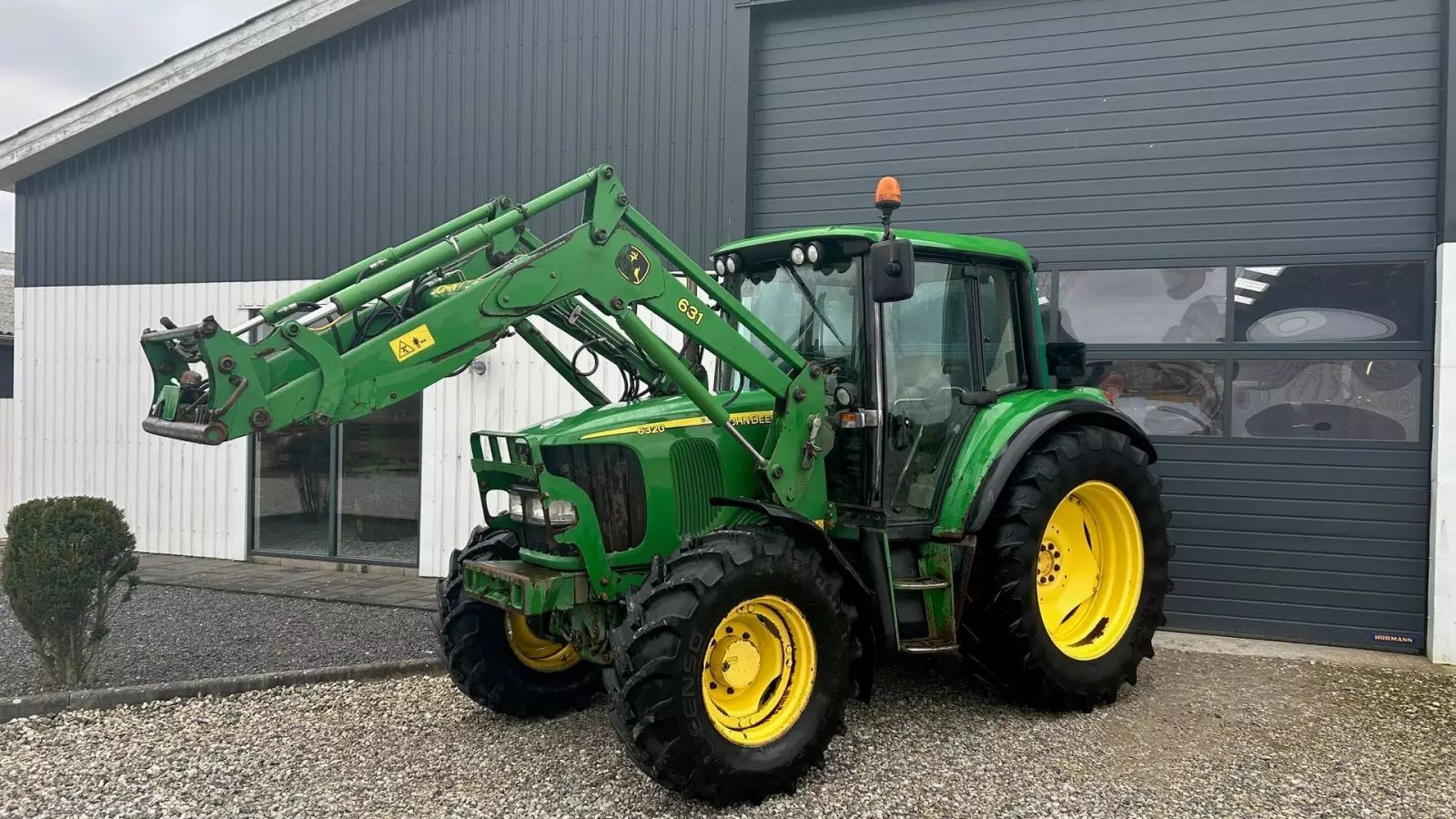 John Deere 6320 Tractor €32,054