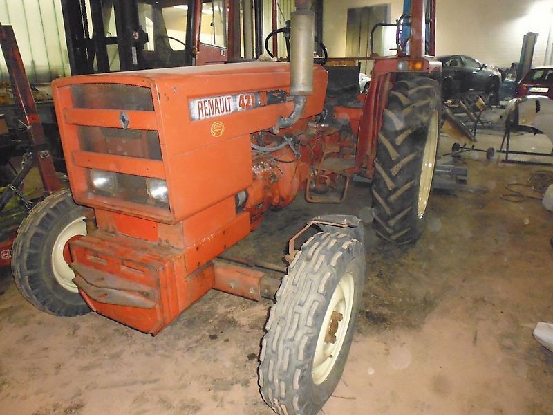 E-FARM: Renault 421 m - Tractor - id MRIEN1E - Año: 1978 - Alemania