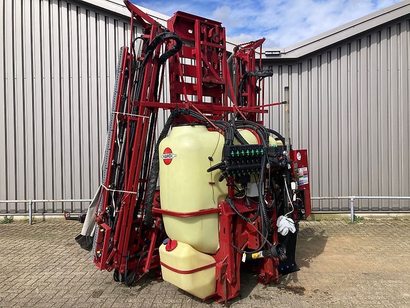 E-FARM: Hardi master plus 18m twin stream - Opryskiwacz - id BCZWB7T - 41 500 € - Rok produkcji: 2015 - Niderlandy