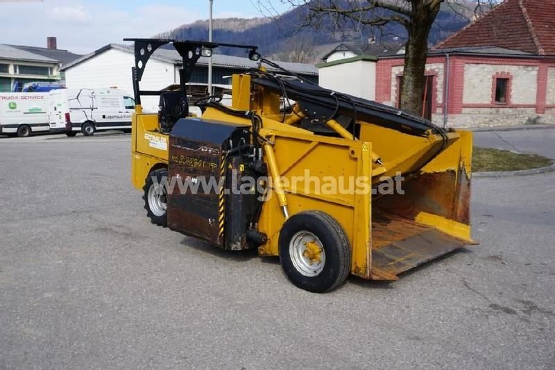 E-FARM: MAMMUT 4200lr - Silage cutter and feeder - id BUCZEF2 - €8,250 - Year of construction: 2010 - Austria