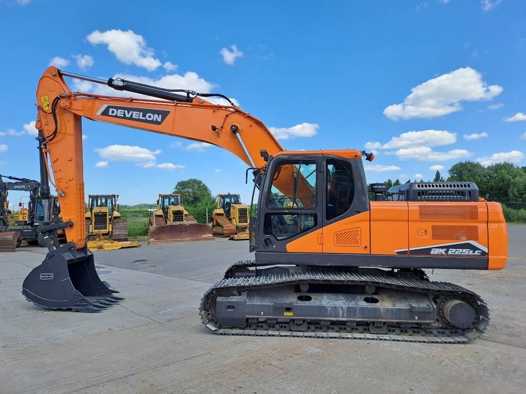 Doosan dx 225 lc-7m (unused, multiple units available) Crawler excavator €109,500