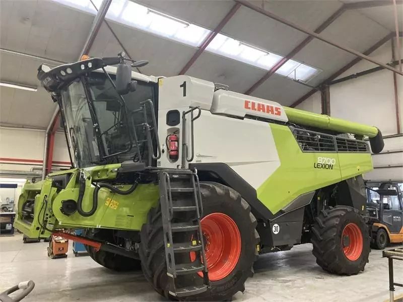 E-FARM: Claas Lexion 8700 - Kombajn zbożowy - id YZC17S3 - 422 337 € - Rok produkcji: 2020 - Motogodziny: 483,Dania