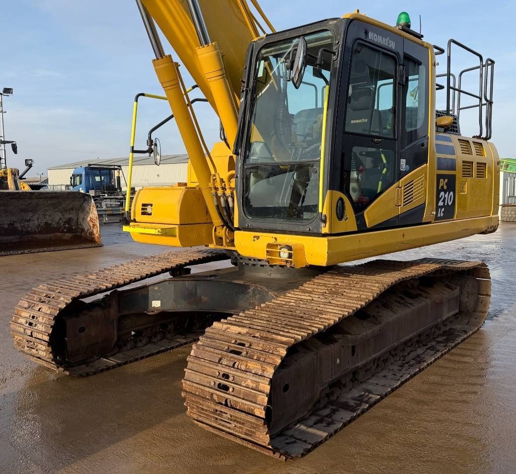 KOMATSU pc 210 lc-11 Crawler excavator €73,410
