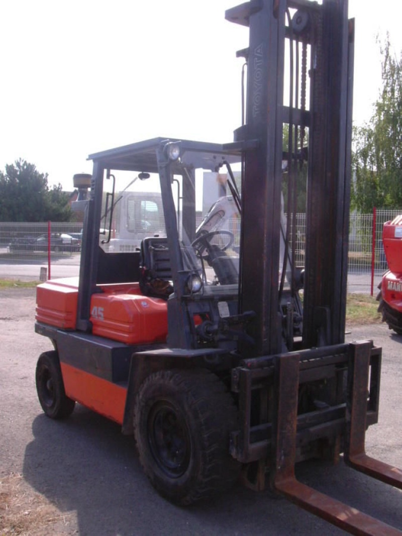 TOYOTA 02 5fd 45 stapler 11 500 €