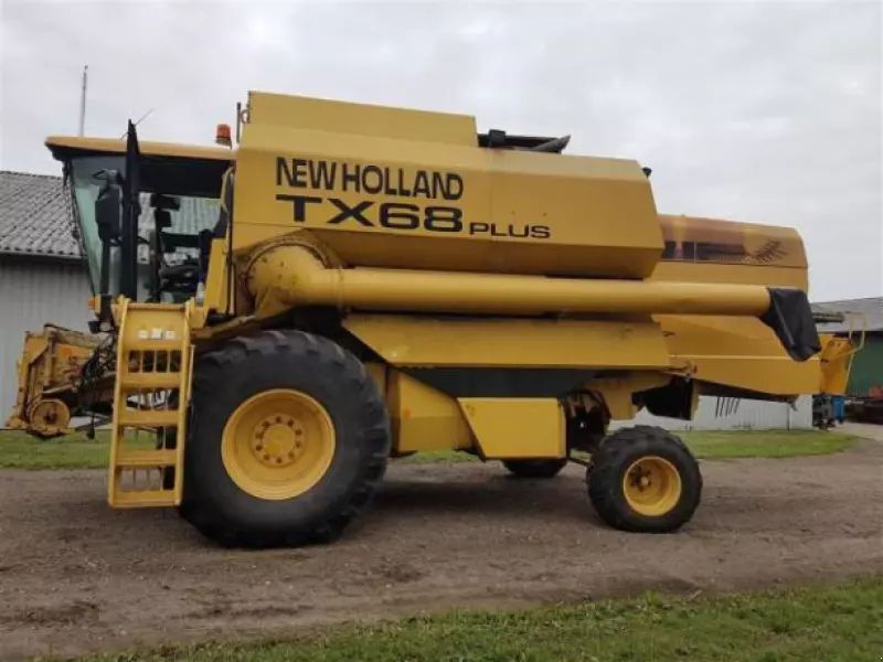 New Holland TX 68 Combine harvester