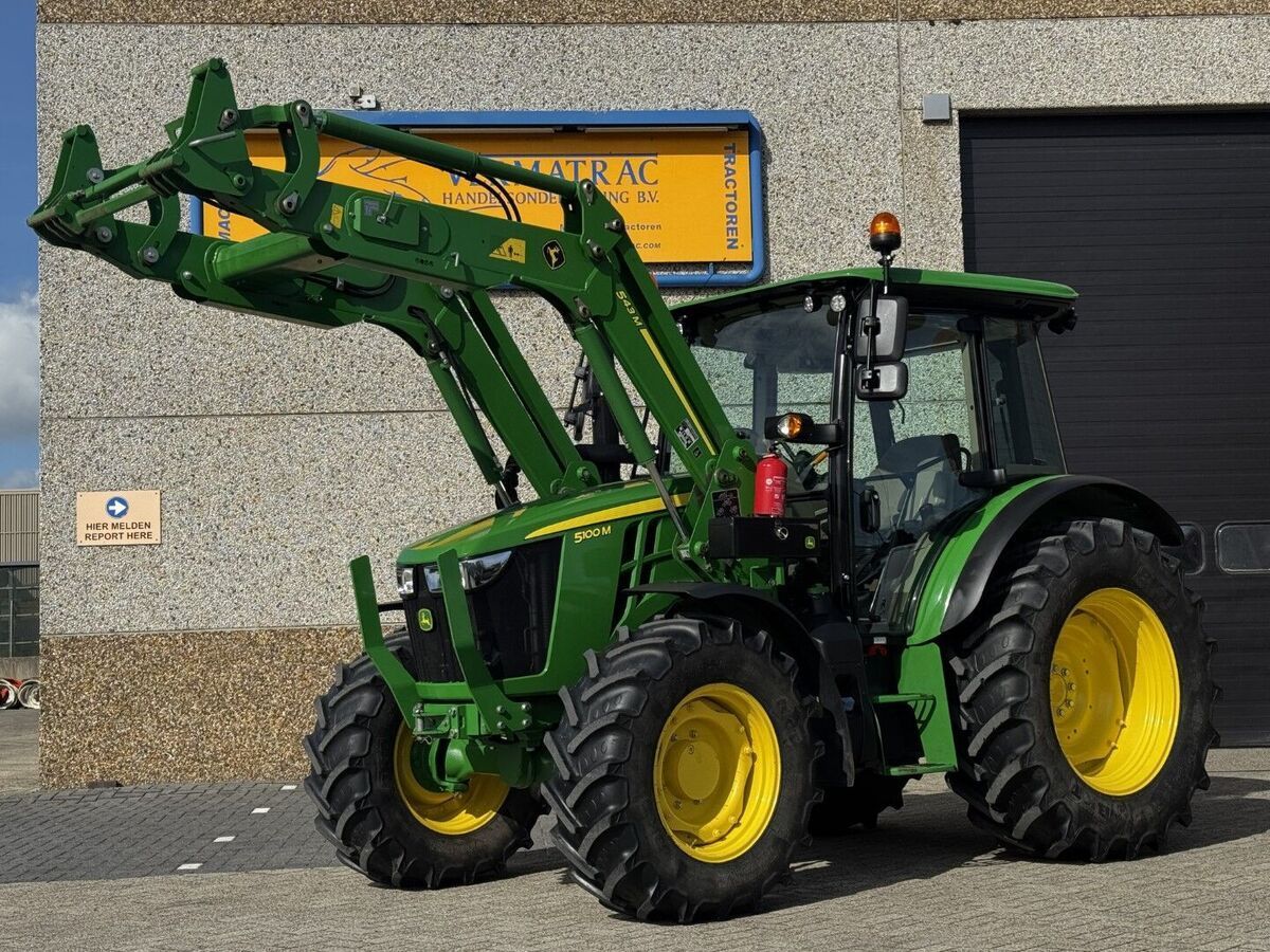 John Deere 5100 M Tractor 61.500 EUR