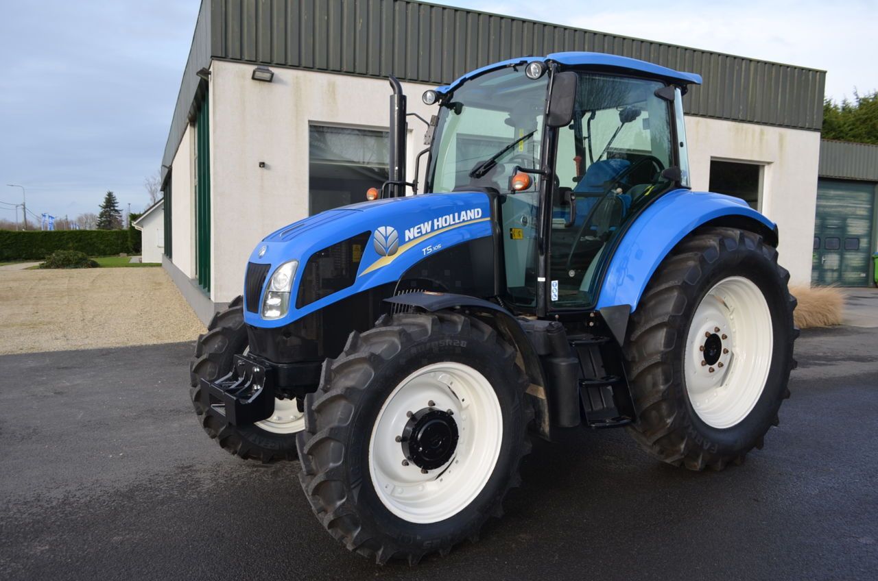 New Holland T5.105 Tractor €34,500