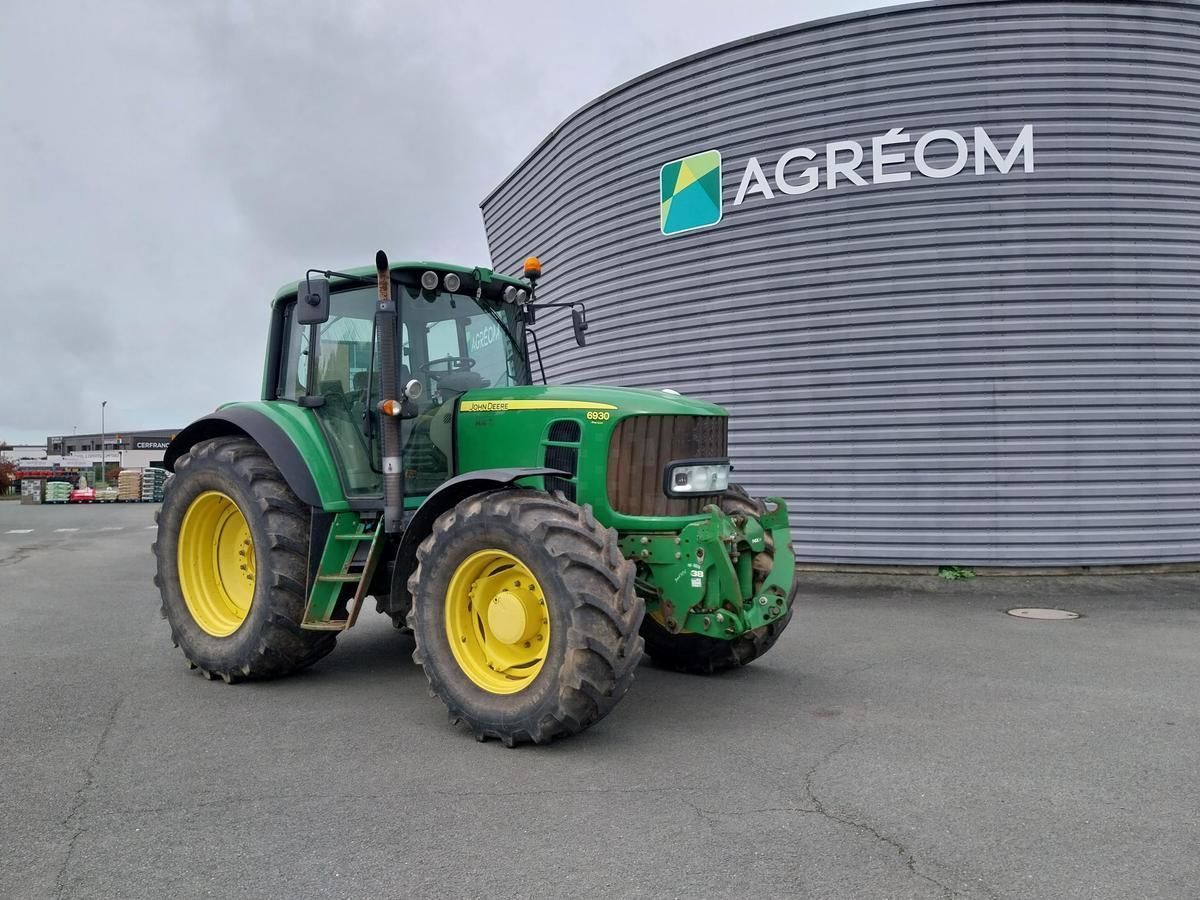 E-FARM: John Deere 6930 Premium - Trattore - id M4CWHQG - 53.000 € - Anno di costruzione: 2011 - Ore: 7.300,Potenza del motore: 155,Francia