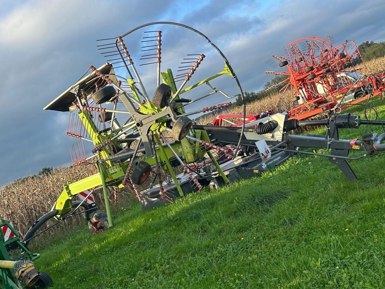 E-FARM: Claas Liner 1600 Twin - Karuzelowy przetrząsacz do siana - id FLNZHBW - 15 000 € - Rok produkcji: 2017 - Francja