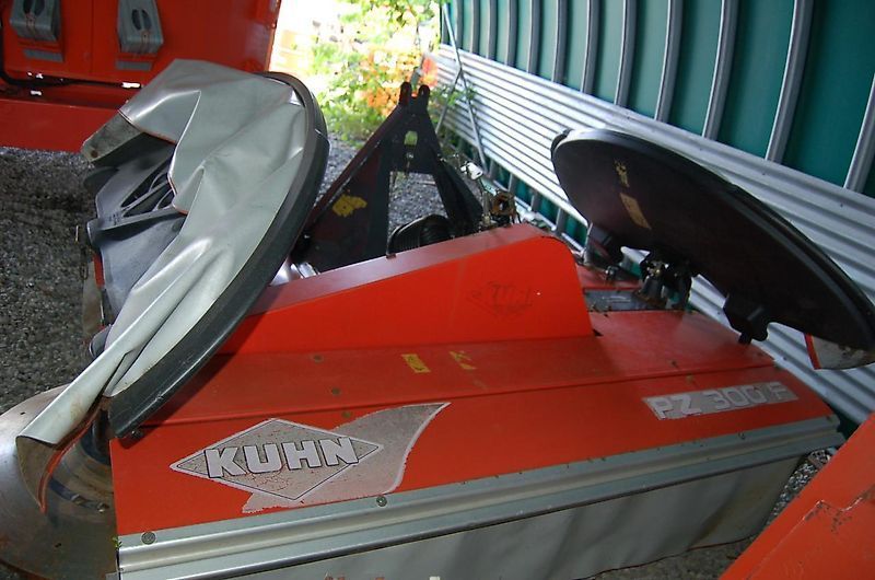 E-FARM: Kuhn PZ 300 F - Faucheuse - id APSHKMN - 6 401 € - Année: 2012 - Allemagne