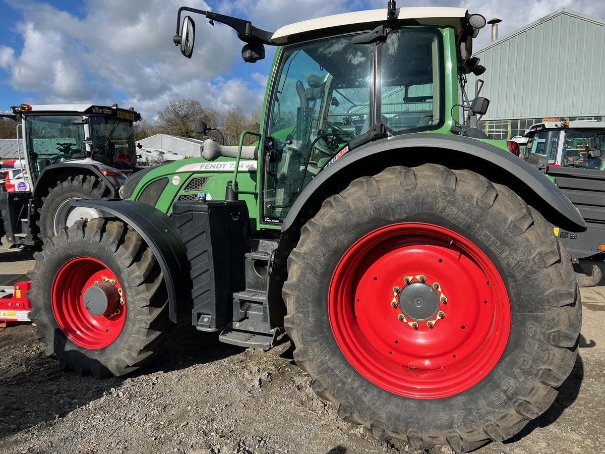 Fendt 724 Vario Tractor €68,051