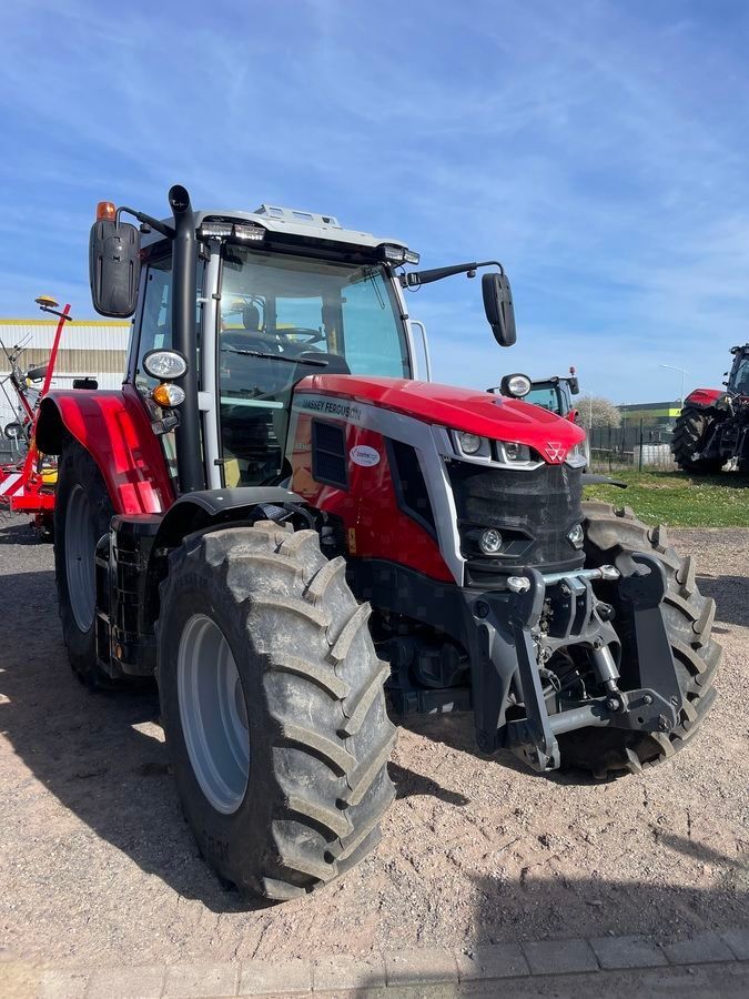 E-FARM: Massey Ferguson 6S.145 - Traktor - id 2NAXE6G - Rok produkcji: 2022 - Motogodziny: 100,Moc silnika: 145,Francja