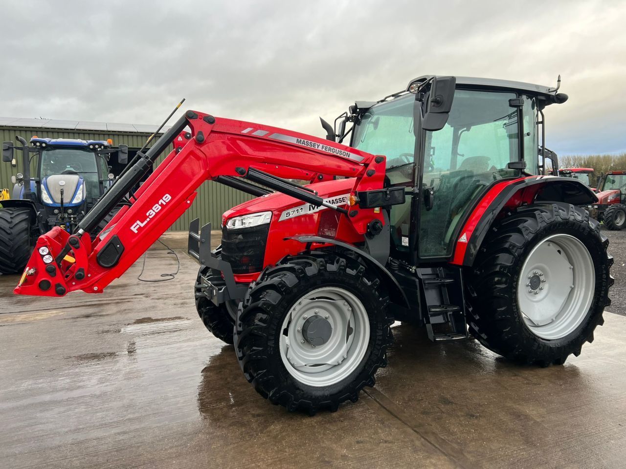 Massey Ferguson 5711 M Tractor €63,307