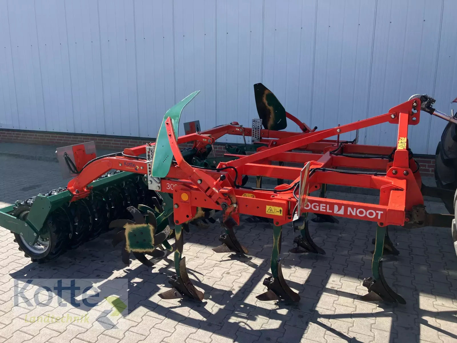 E-FARM: Vogel & Noot TerraCult 300 - Grubber - id HQCF27F - 6.850 € - Baujahr: 2008 - Deutschland