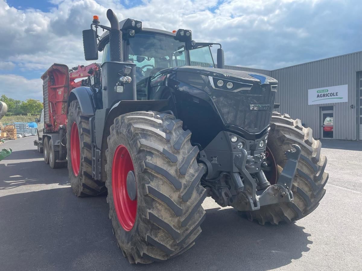 E-FARM: Fendt 1050 Vario ProfiPlus - Traktor - id MRBVFRZ - 242.000 € - Baujahr: 2023 - Abgelesene Motorstunden: 3.700,Motorleistung (PS): 500,Frankreich