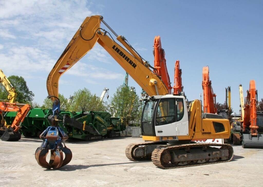 E-FARM: Liebherr r906 lc-litronic - Pelleteuse sur roue - id MGUXUXU - 110 000 € - Année: 2011 - Italie