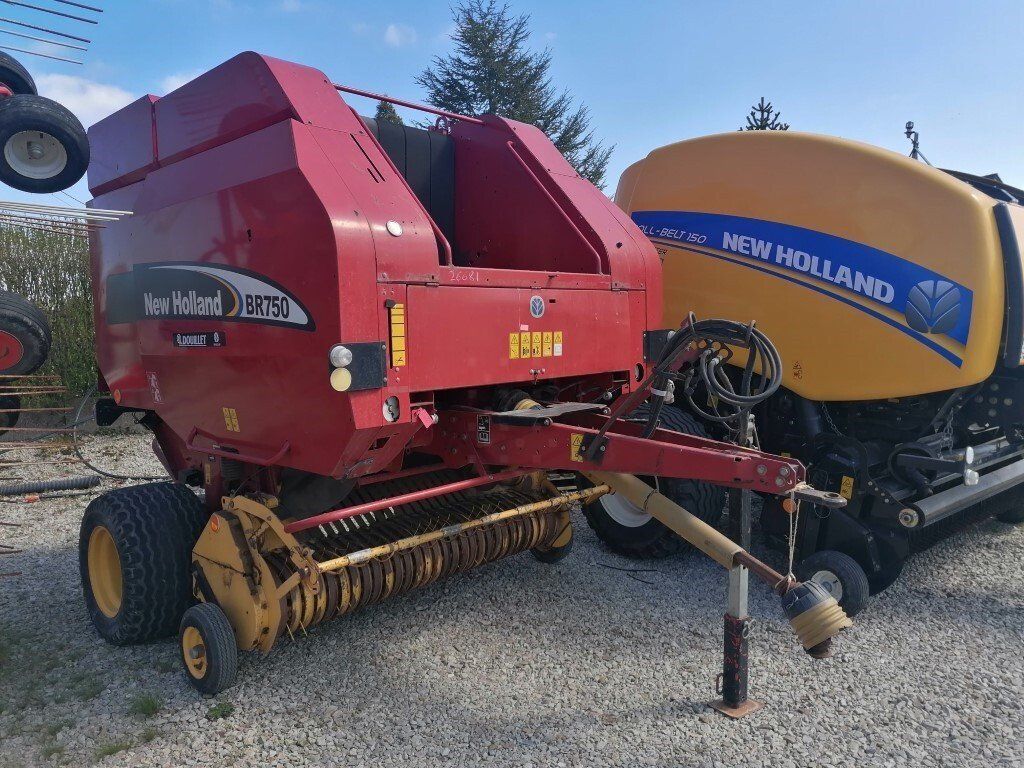 E-FARM: New Holland BR750 - Πρέσσα - id CF8C4HV - 3.990 € - Χρονία: 2003 - Συνολικός αριθμός παραχθέντων δεμάτων: 33.000,Γαλλία