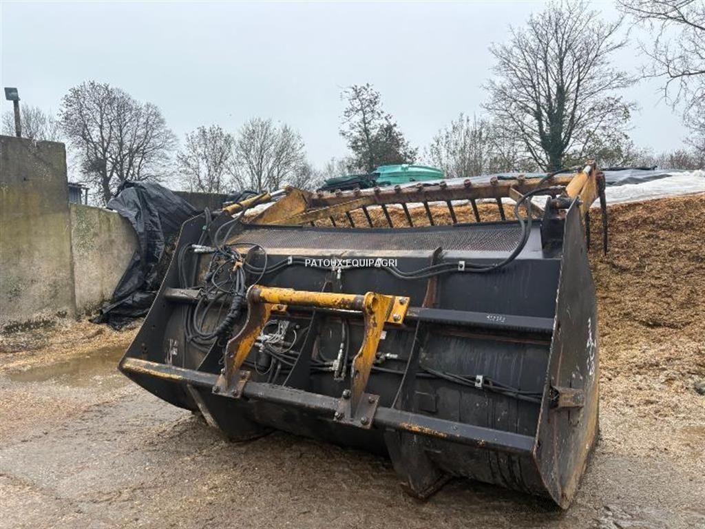 Emily melodis 3,4m3 Attachment €6,500