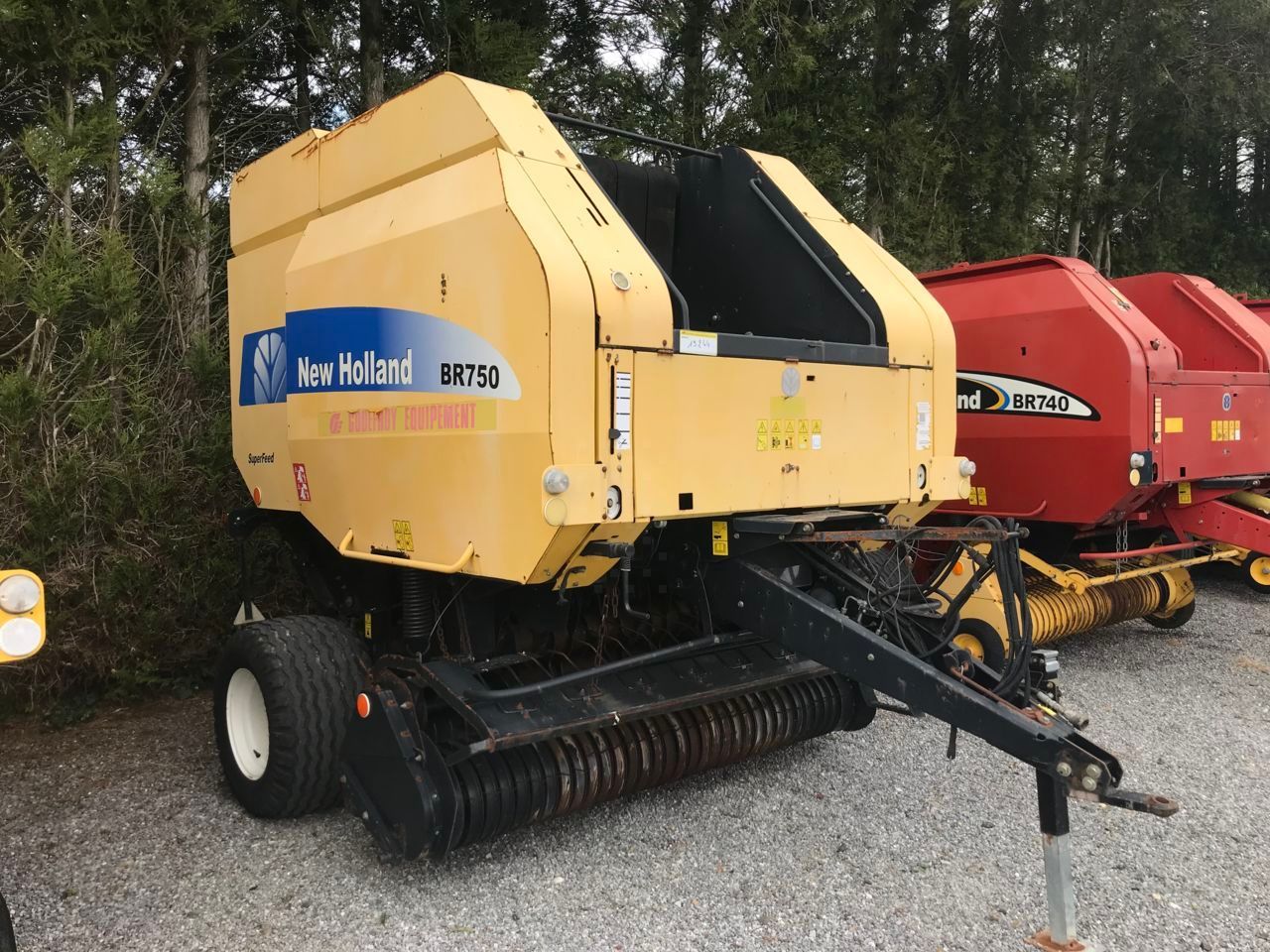 E-FARM: New Holland BR750 - Πρέσσα - id AGRBJKC - 4.700 € - Χρονία: 2005 - Γαλλία