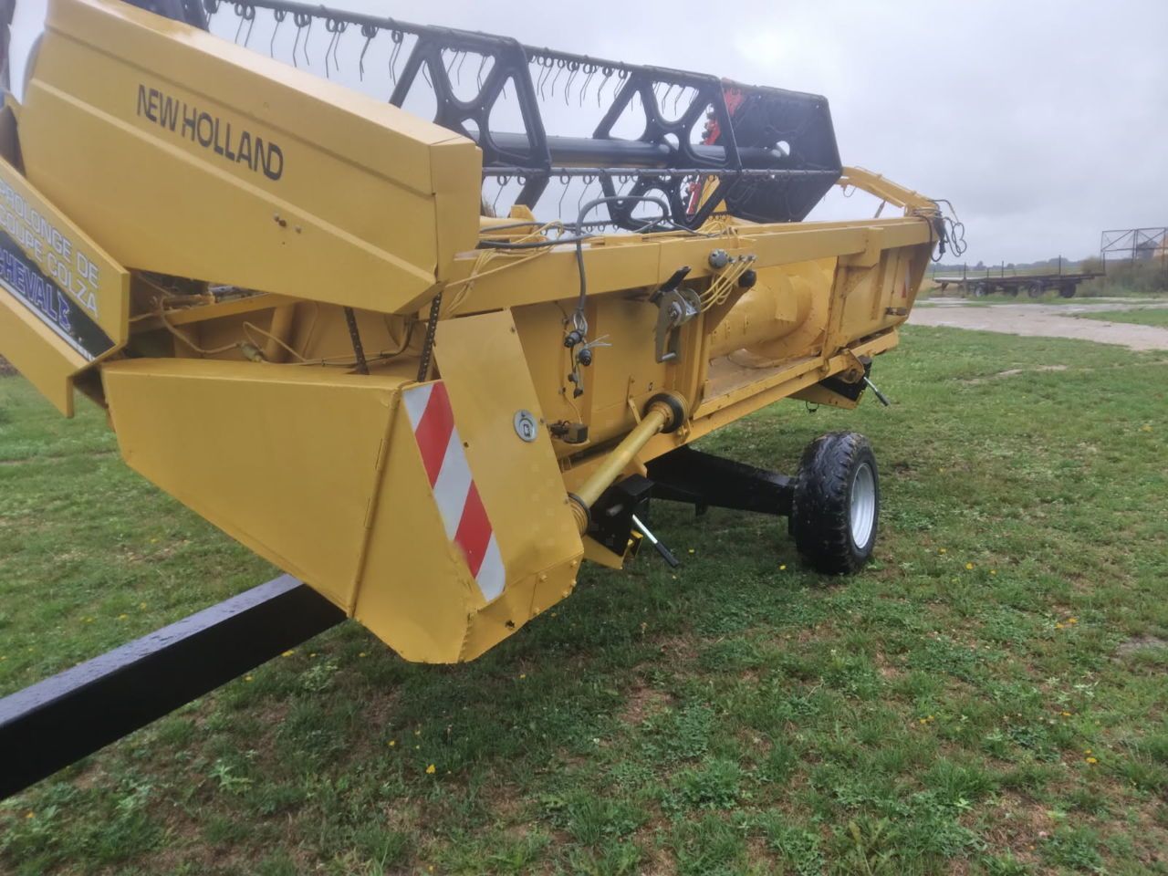 E-FARM: New Holland coupe tx 5m20 / fond inox / prolonge à colza / scies à colza - Cabezal - id D8NSPCK - 17.500 € - Francia
