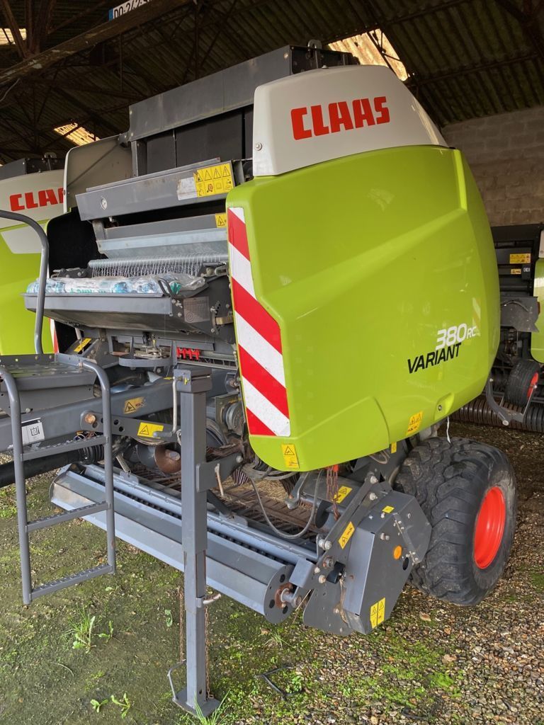 E-FARM: Claas Variant 380 RC Pro - Ballenpresse - id JLS64MF - 22.000 € - Baujahr: 2015 - Ballenanzahl: 17.600,Frankreich