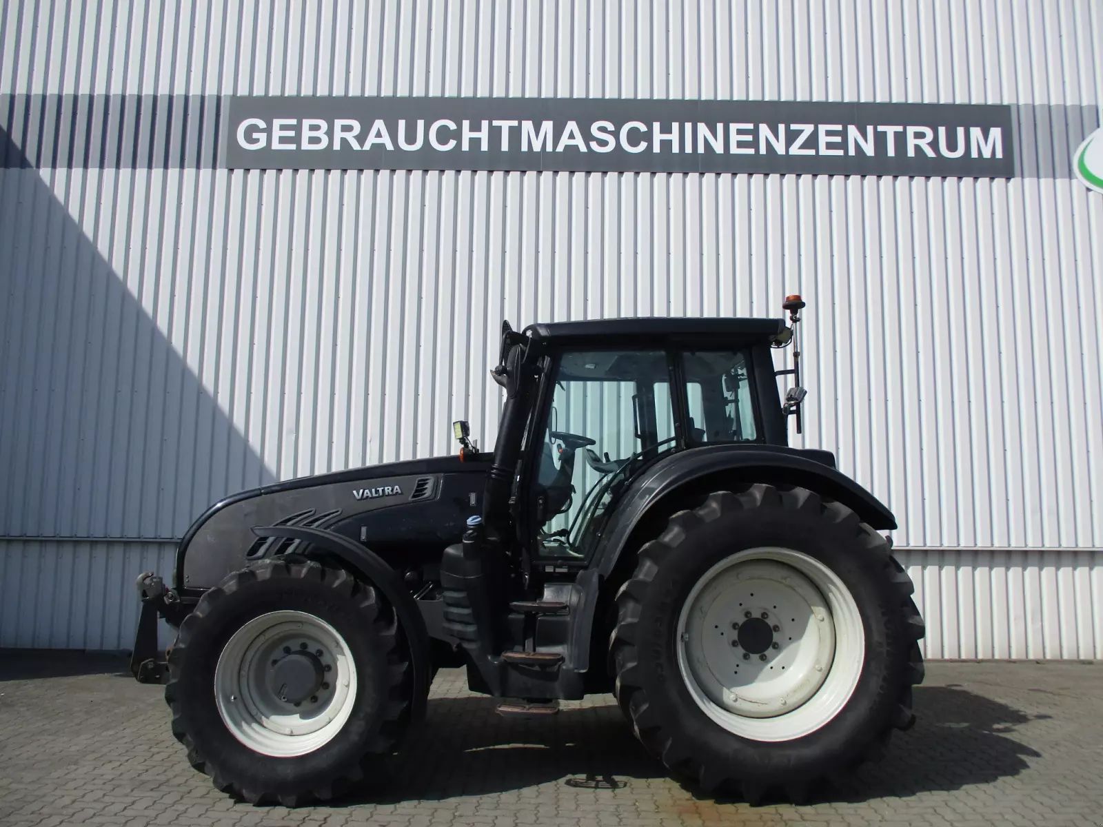 E-FARM: Valtra T213 - Traktor - id QCNZIRM - 49.000 € - Baujahr: 2012 - Abgelesene Motorstunden: 8.277,Motorleistung (PS): 212,Deutschland