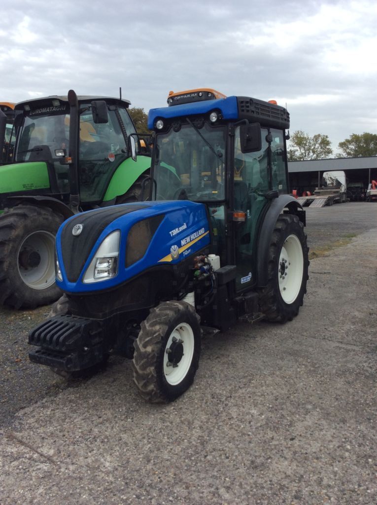 E-FARM: New Holland T4.80 V - Trattore - id BHHCJST - 34.000 € - Anno di costruzione: 2021 - Ore: 3.549,Potenza del motore: 80,Francia