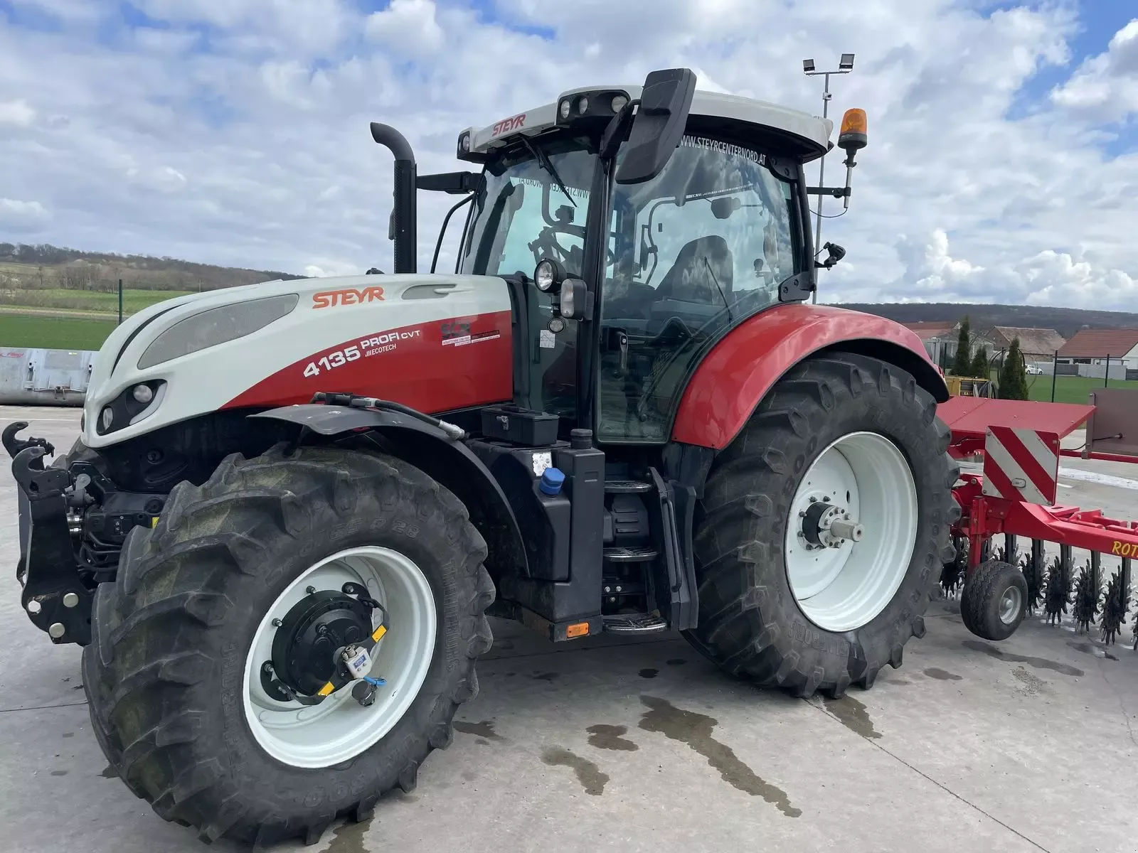 E-FARM: Steyr Profi 4135 CVT - Traktor - id XMWLVKK - 90.000 € - Baujahr: 2020 - Abgelesene Motorstunden: 3.000,Motorleistung (PS): 135,Österreich