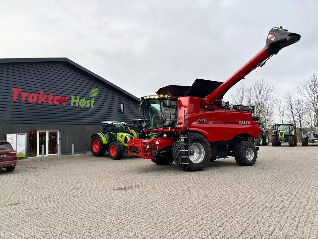 E-FARM: Case IH Axial Flow 8250 - Mähdrescher - id 7PVZJCI - 254.044 € - Baujahr: 2019 - Dänemark
