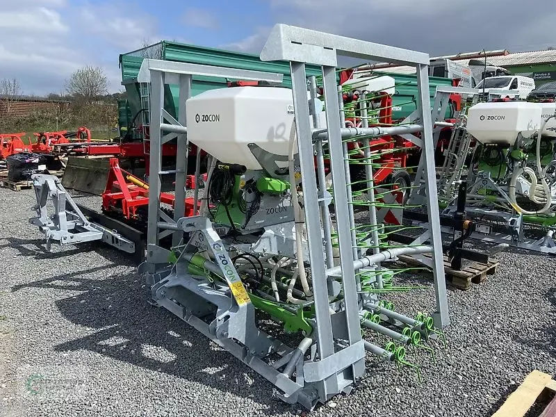 E-FARM: Zocon greenkeeper 6m mit nachsaatgerät neu!!! - Mechanical weed control - id 6HT5TJC - €8,824 - Year of construction: 2022 - Germany