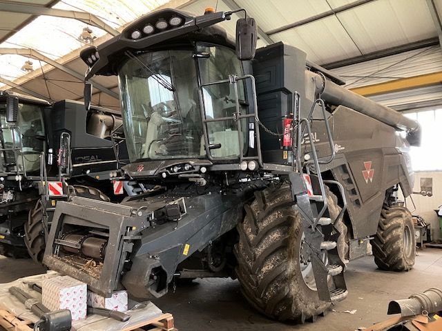 E-FARM: Massey Ferguson Ideal 8 PL - Moissoneuse-batteuse - id UVXCCSK - 240 000 € - Année: 2022 - Lecture du nombre d'heure: 685,France