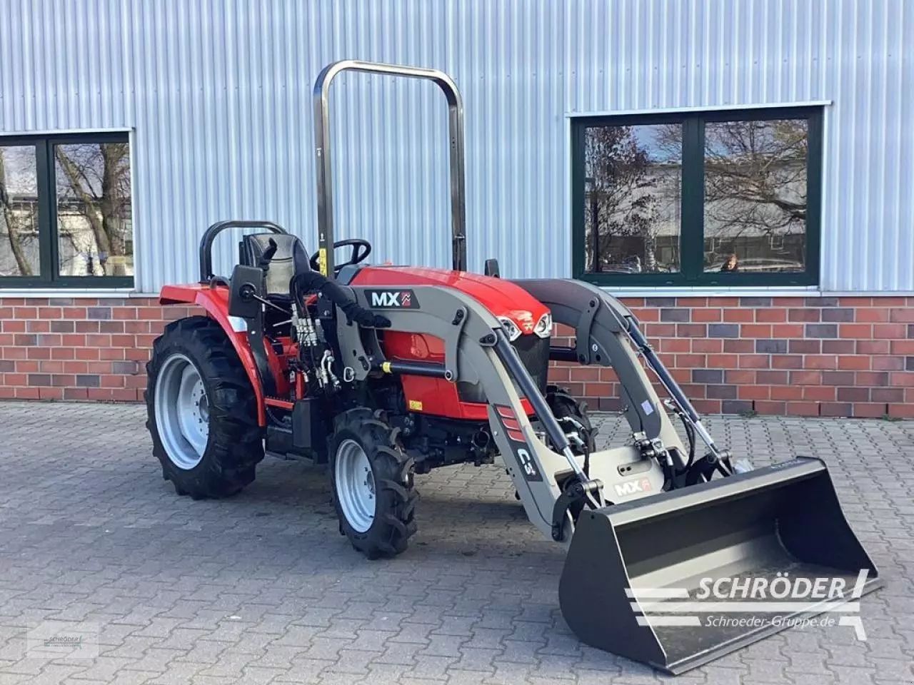 E-FARM: Massey Ferguson 1740E - Tractor - id A54A2LX - 23.900 € - Año: 2022 - Horas: 7,Potencia del motor: 38,Alemania