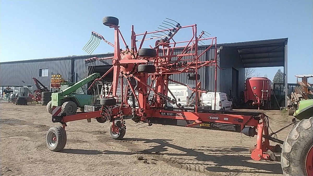 Kuhn GA 8121 Karuzelowy przetrząsacz do siana 17 000 €