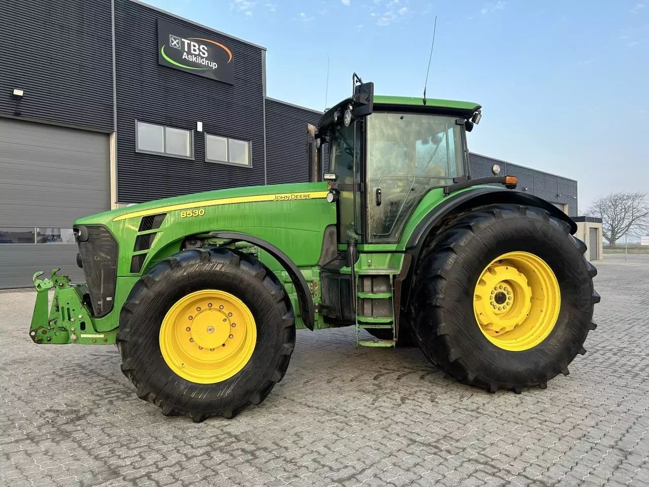 E-FARM: John Deere 8530 - Traktor - id DUFNKR4 - 77.097 € - Baujahr: 2008 - Abgelesene Motorstunden: 11.860,Motorleistung (PS): 360,Dänemark