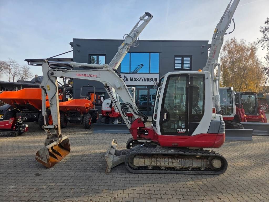 Takeuchi tb 250 Mini-pelle 21 196 €