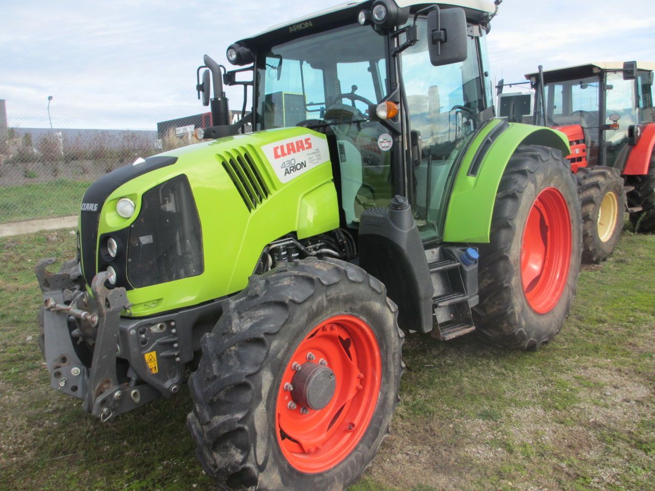 E-FARM: Claas Arion 430 - Traktor - id XGZ5YII - 62.000 € - Baujahr: 2017 - Abgelesene Motorstunden: 2.800,Motorleistung (PS): 115,Frankreich