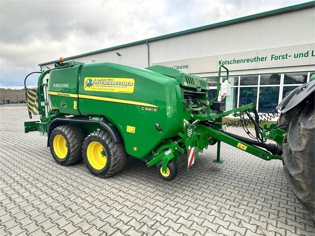 E-FARM: John Deere C441R - Presse à balles - id ZF9DSVU - 92 000 € - Année: 2023 - Balles produites: 2 468,Allemagne