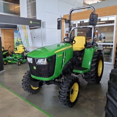 John Deere 3038 E Traktor