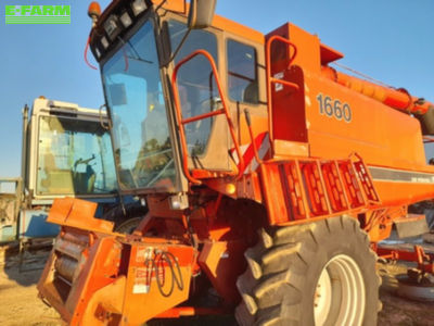 E-FARM: Case IH 1660 Axial - Combine harvester - id M7SB1JE - €15,000 - Year of construction: 1991 - France