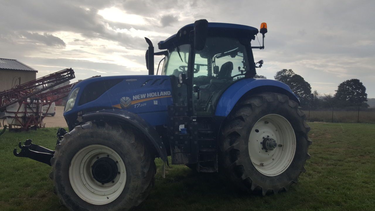 E-FARM: New Holland T7.225 - Tractor - id F1HRX2V - Año: 2016 - Horas: 5000,Potencia del motor: 180,Francia
