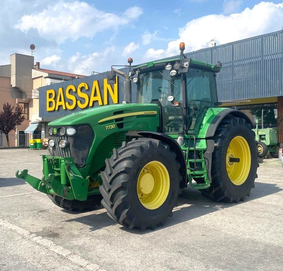 E-FARM: John Deere 7730 - Tracteur - id YHLX439 - 52 000 € - Année: 2007 - Puissance du moteur (chevaux): 220,Italie
