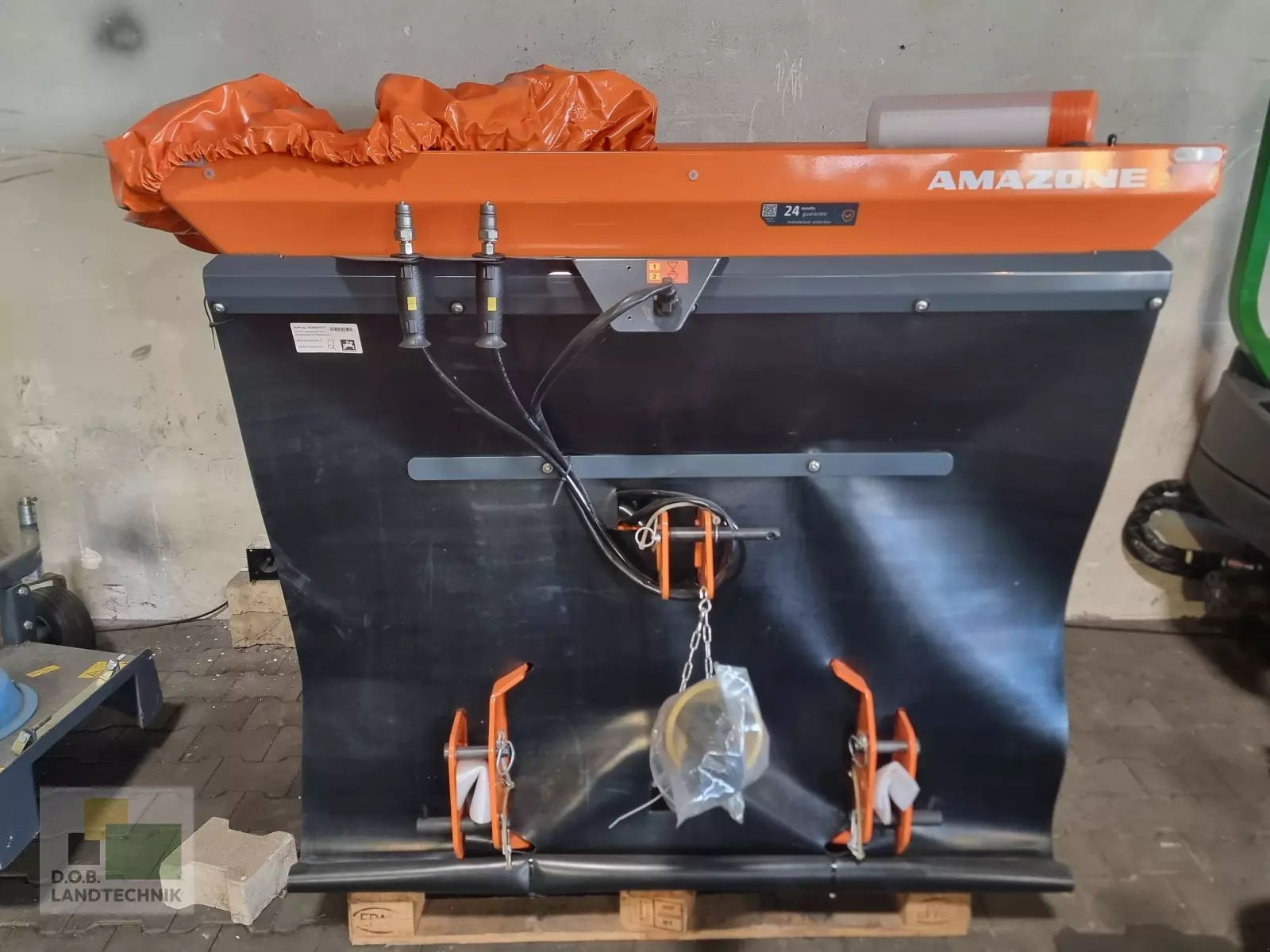 E-FARM: Amazone e+s 751 - Equipamiento municipal - id TV57CXL - 5700 € - Año: 2024 - Alemania