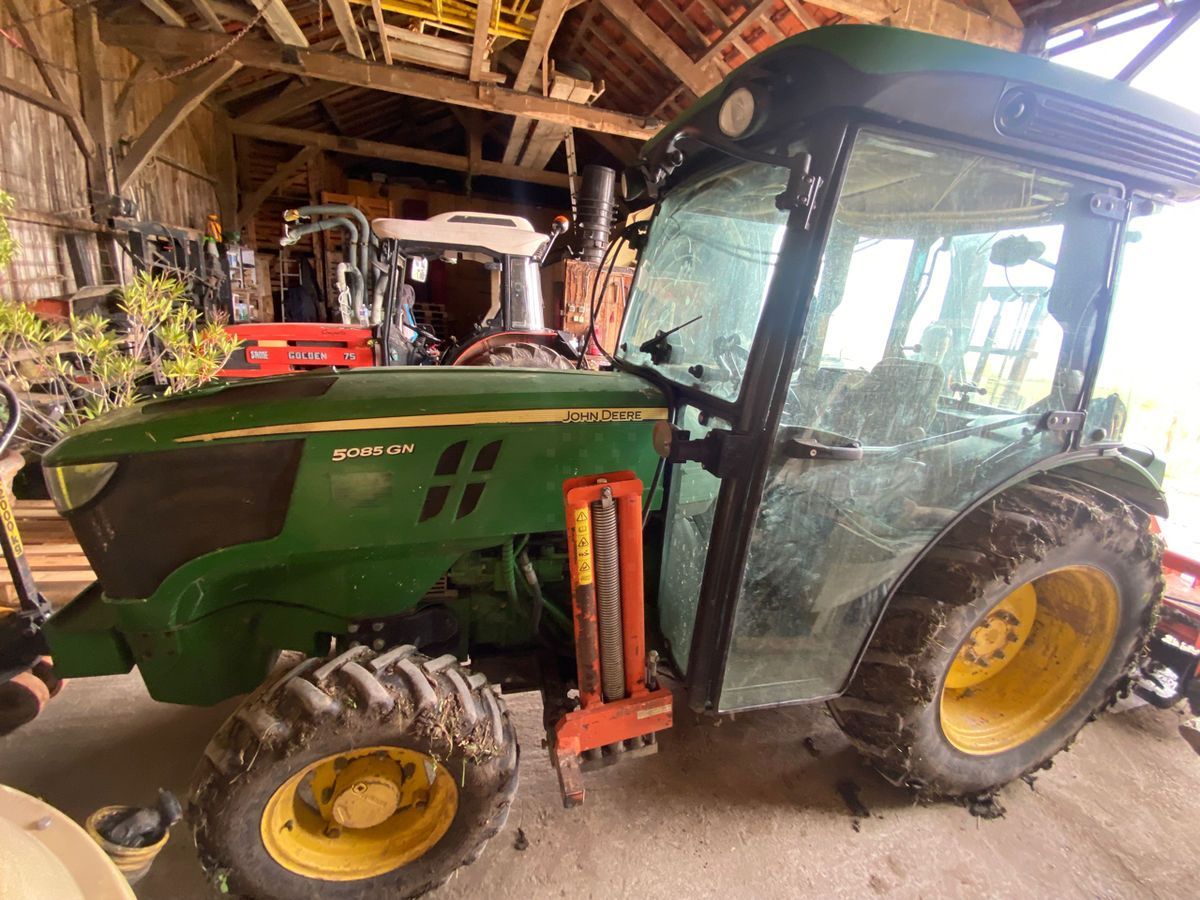 E-FARM: John Deere 5085 M - Tractor - id BYG5N2E - 24.000 € - Año: 2016 - Horas: 4180,Potencia del motor: 85,Francia